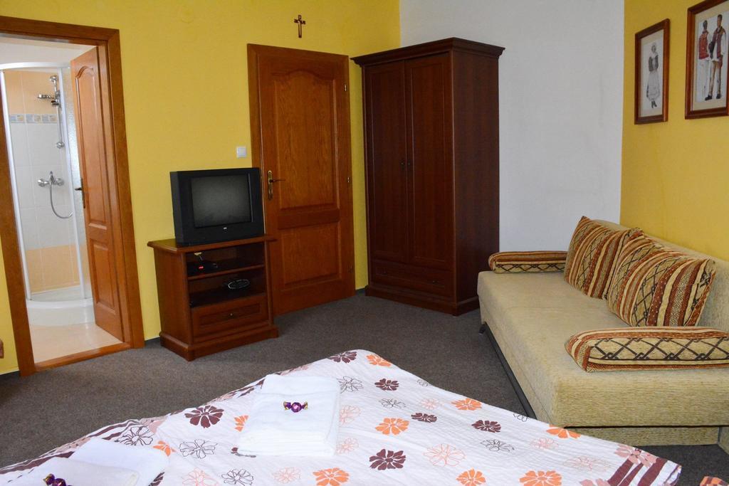 Guest House Penzion Milka สมิชานี ภายนอก รูปภาพ
